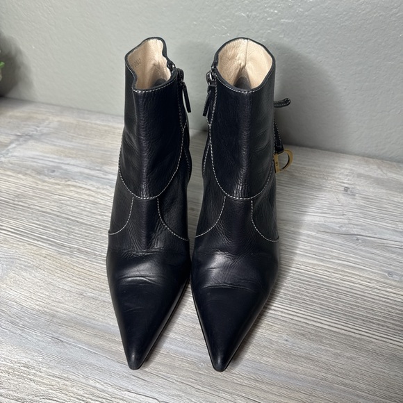 DIOR VTG BLACK LEATHER ANKLE “D” CHARM HIGH HEEL BOOTS 41 MADE IN ITALY - Picture 2 of 8
